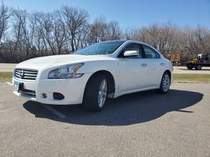 lot 1 image: 2013 Nissan Maxima SV