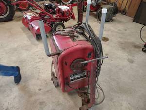 lot 4 image: Lincoln Idealarc 250 Arc Welder, 22...