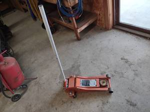 lot 9 image: 2 Ton Floor Jack...