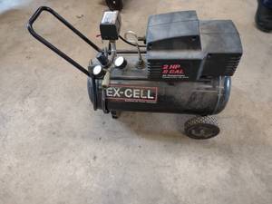 lot 13 image: Devilbiss EX-CELL 2 hp. Air Compres...