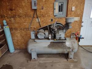lot 14 image: Air Compressor, 5 hp, 220 Volt, Sin...