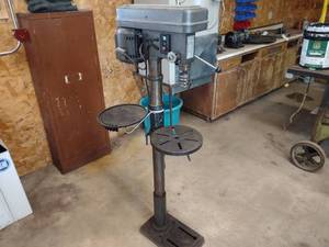 lot 22 image: 13 Drill Press, 58 Chuck, 34 hp...