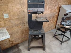 lot 33 image: Craftsman 12 Bandsaw, Includes Ext...