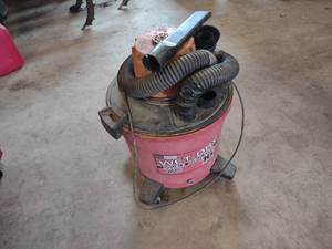 lot 38 image: Craftsman Shop Vac...
