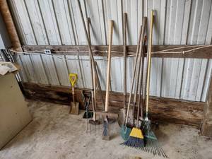 lot 80 image: Assorted Yard tools...