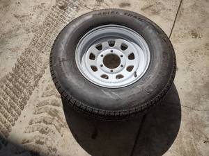 lot 91 image: Trailer Tire with Rim, ST22575R15,...