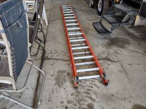 lot 97 image: Werner 28 Fiberglass Extension Lad...
