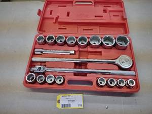 lot 253 image: 34 Ratchet Set...