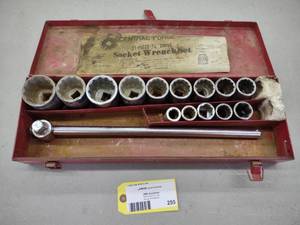 lot 255 image: 34 Socket Set...