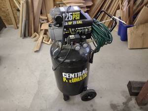 lot 103 image: Central Pneumatics Air Compressor, ...