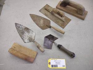 lot 325 image: Assorted Trowels & Misc...