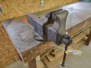 lot 393 image: Hollands Heavy Duty 6 Offset Vise,...