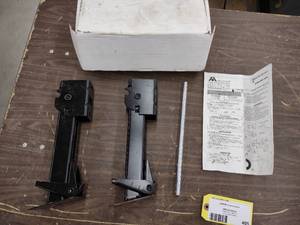 lot 405 image: (2) Atwood Stabilizer Jacks...