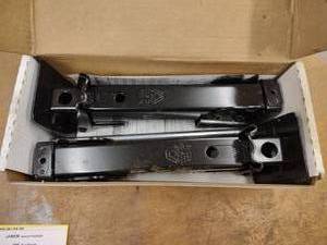 lot 406 image: (2) Atwood Stabilizer Jacks...