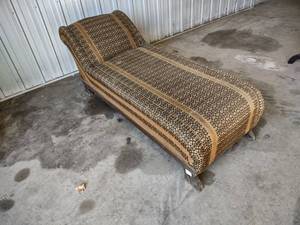 lot 455 image: Vintage Camel Hair Fainting Couch...