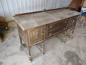 lot 458 image: Vintage Buffet...