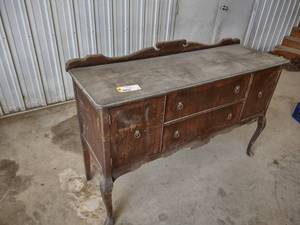 lot 459 image: Vintage Buffet...