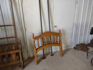 lot 462 image: Twin Bed Frame...