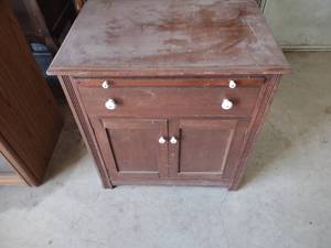 lot 463 image: Cabinet 29x20x31...