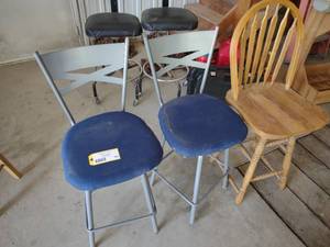 lot 469 image: (3) Stools...