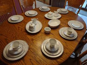 lot 479 image: Nortake Windham China Set...