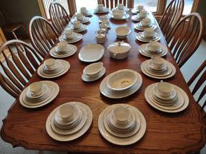 lot 480 image: Nortake Heather China Set...