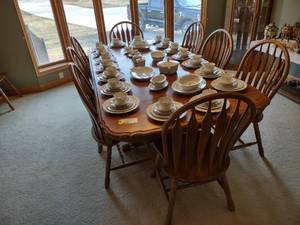 lot 481 image: Oak Dining Room Table with (10) Cha...