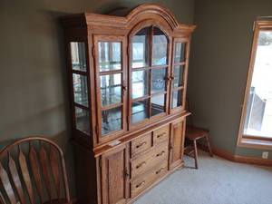 lot 482 image: Oak China CabinetHutch, 62x17x82...