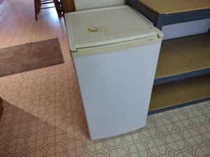 lot 486 image: Sanyo Refrigerator...