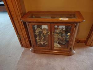 lot 509 image: Lighted Curio Cabinet with Dcor, ...