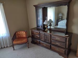 lot 510 image: Bedroom Suite...