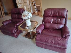 lot 514 image: (2) Recliners, Table, & Lamp...
