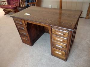 lot 517 image: Oak Desk, 48x26...