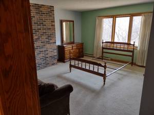 lot 524 image: Bedroom Suite...