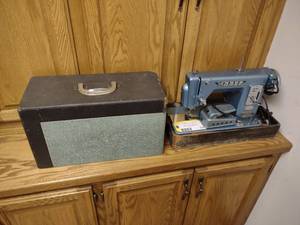 lot 533 image: Morse Super Dial Sewing Machine...
