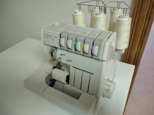 lot 536 image: Hobbylock 797 Electronic Serger wit...