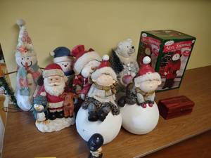 lot 541 image: Christmas Dcor