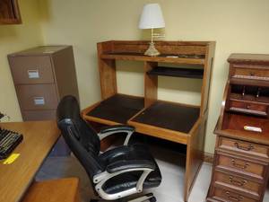 lot 546 image: Computer Desk, Lamp, & Chair, 49x27...