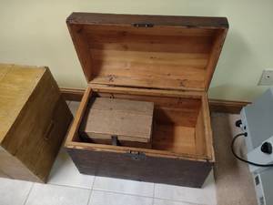 lot 549 image: Trunk...