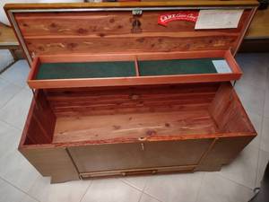 lot 550 image: Lane Cedar Chest...