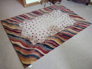 lot 559 image: Area Rug, 96x84...