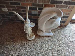 lot 572 image: (2) Statues...