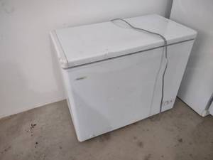 lot 578 image: Danby Chest Freezer...