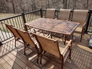 lot 585 image: Patio Table with (6) Chairs...