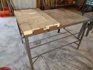 lot 429 image: Heavy Duty Torch Table with Fire Br...