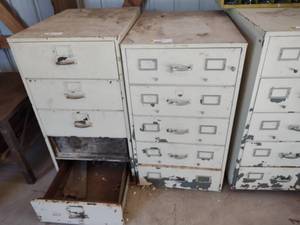 lot 433 image: 5 Drawer Cabinet, 25x34...