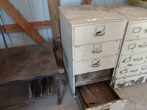lot 432 image: 5 Drawer Cabinet, 25x34...