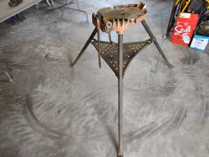 lot 603 image: Ridgid 450 Tristand with Pipe Vise...