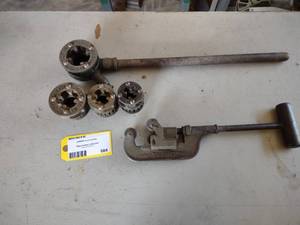 lot 604 image: Toledo Pipe Dies with Handle & Trim...