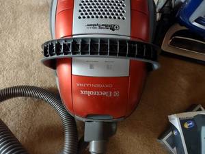 lot 581 image: (3) Vacuum Cleaners, Works...